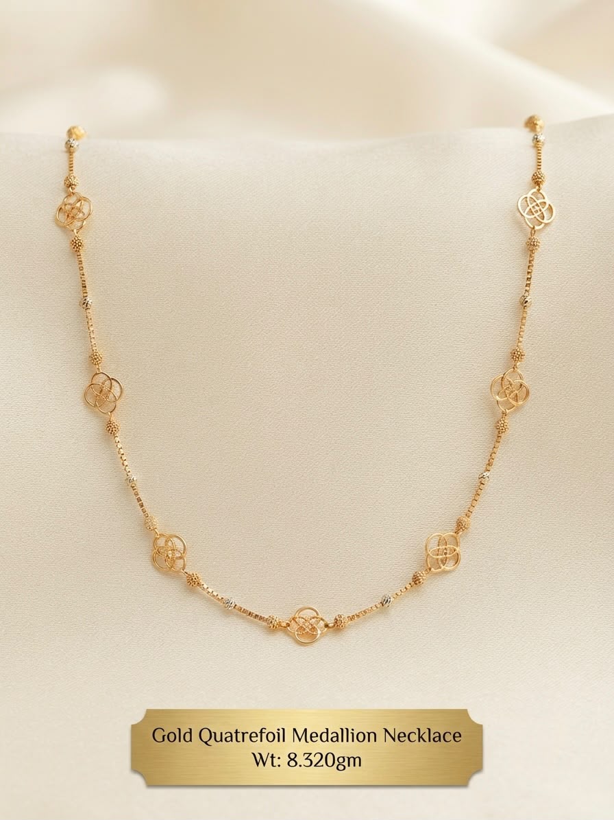Gold Quatrefoil Medallion Necklace — Weight: 8.320 g